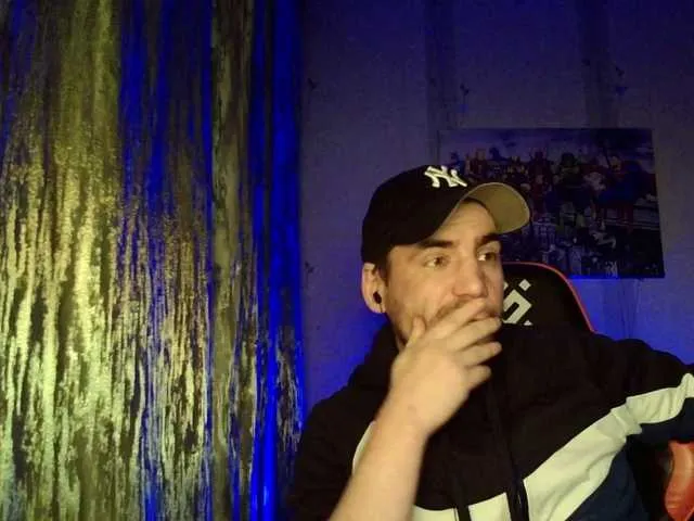 Live sex webcam photo for MaxmarkArt #292397882