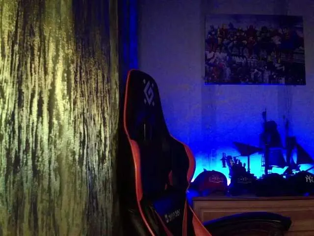 Live sex webcam photo for MaxmarkArt #292432177