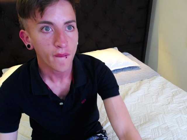 Live sex webcam photo for Maxx-Giss #276190845