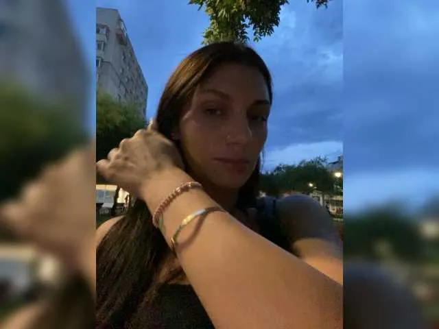 Live sex webcam photo for May-10 #275934737