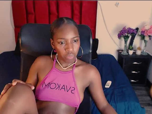 Live sex webcam photo for MayaBrownn #277662892