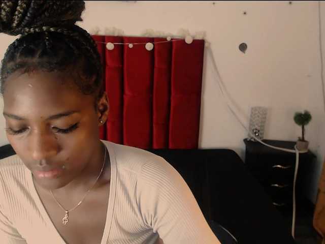 Live sex webcam photo for MayaBrownn #277803376