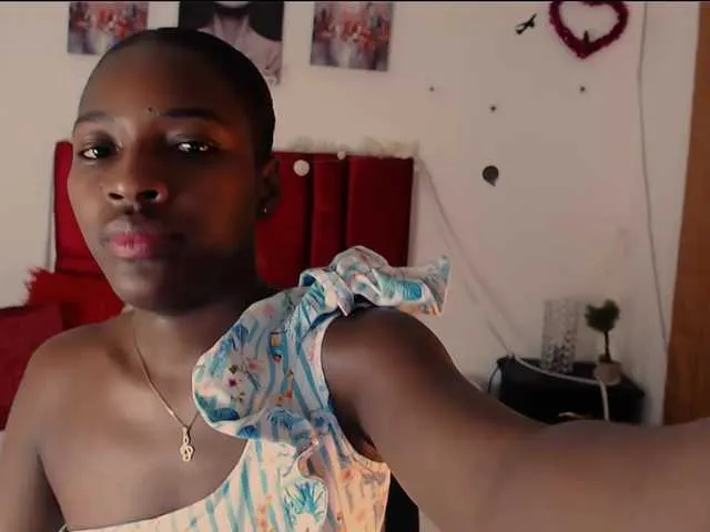 Live sex webcam photo for MayaBrownn #277848638