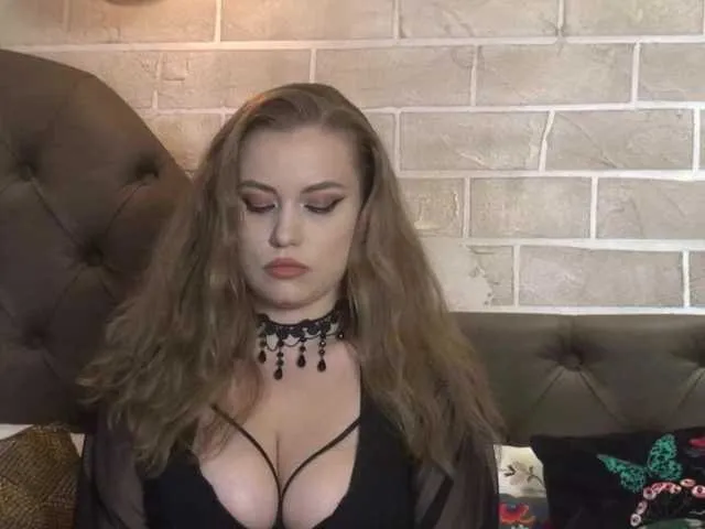 Live sex webcam photo for MayaFinn #275767093