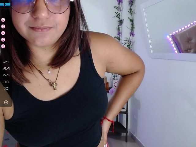 Live sex webcam photo for MayaJones #273772921