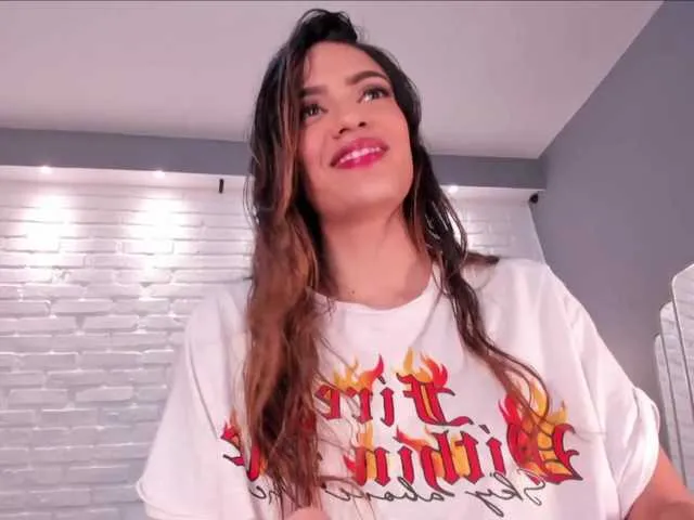 Live sex webcam photo for MayaRivera #273229477