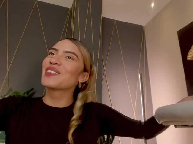 Live sex webcam photo for MayaRivera #274645658