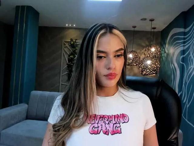 Live sex webcam photo for MayaRivera #275540151