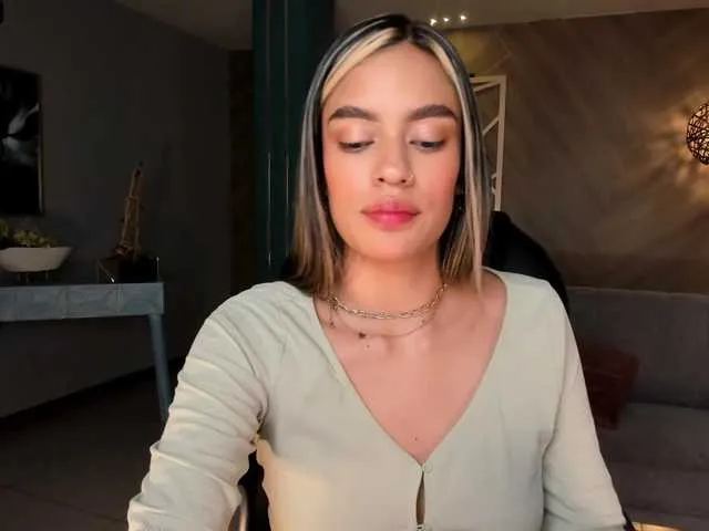 Live sex webcam photo for MayaRivera #275611668