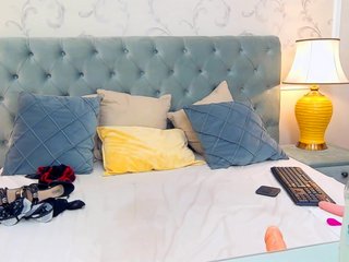 Live sex webcam photo for MayaWylde #195616487