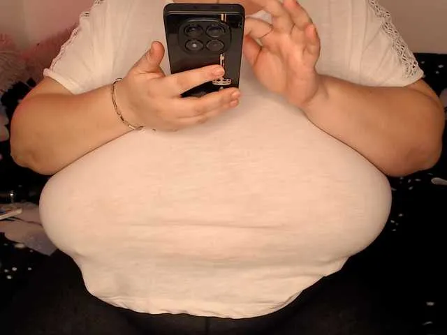 Live sex webcam photo for Mayabigtitss #292306991