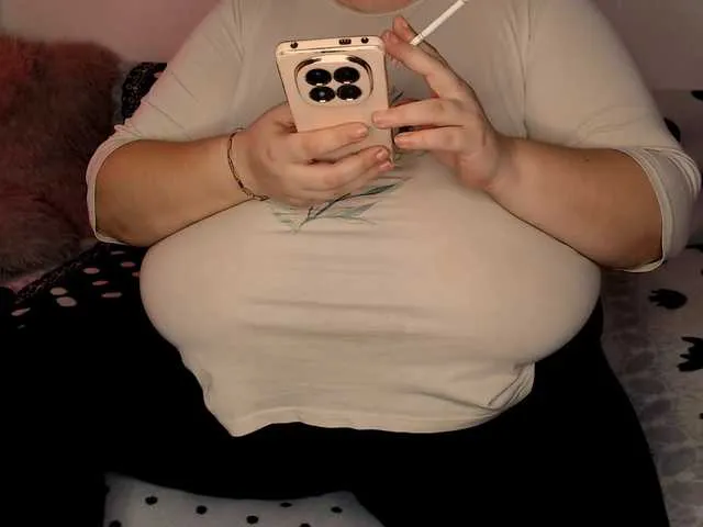 Live sex webcam photo for Mayabigtitss #292333479