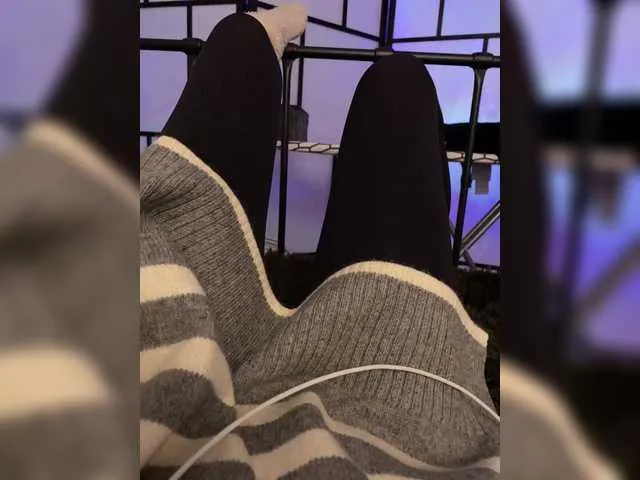 Live sex webcam photo for MaybeForYou- #290332508