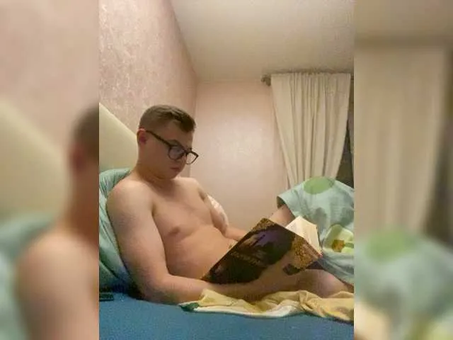 Live sex webcam photo for Mayermoon1 #276096252