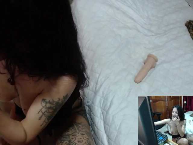 Live sex webcam photo for Mazikencrowle #272740295