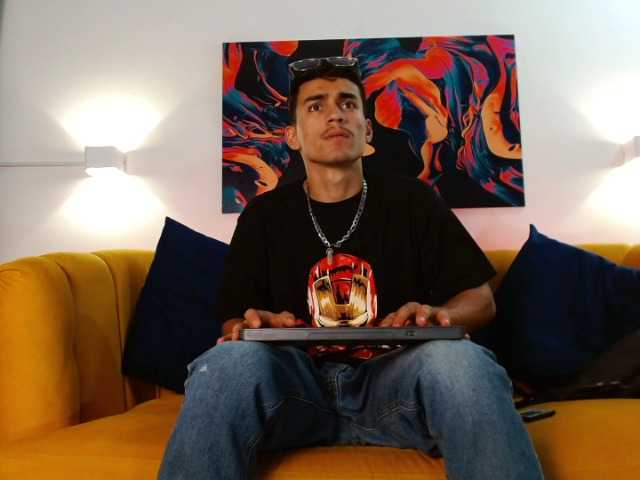 Live sex webcam photo for McGregorx #276008280