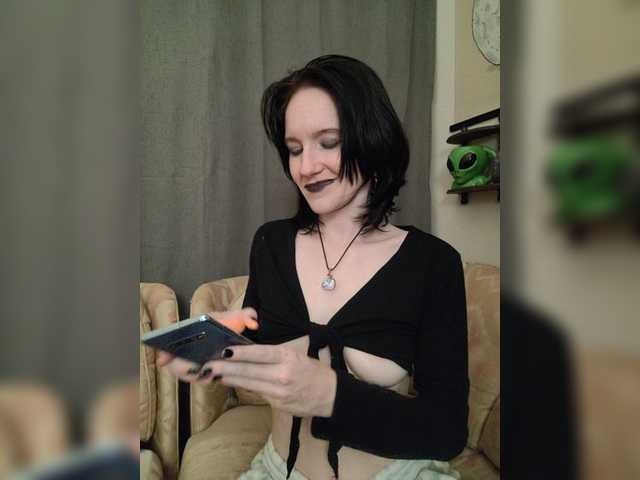 Live sex webcam photo for MdmMoonstruck #271838137