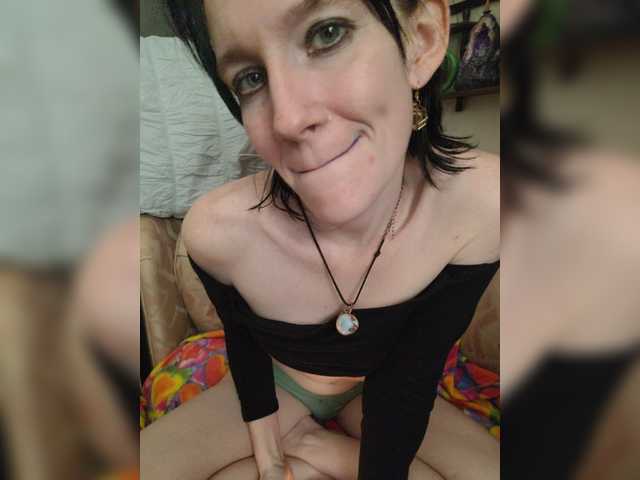 Live sex webcam photo for MdmMoonstruck #272004241