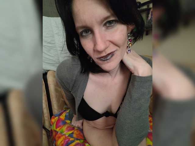 Live sex webcam photo for MdmMoonstruck #272682944