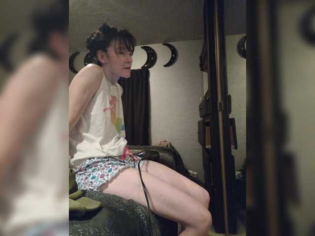 Live sex webcam photo for MdmMoonstruck #274327588