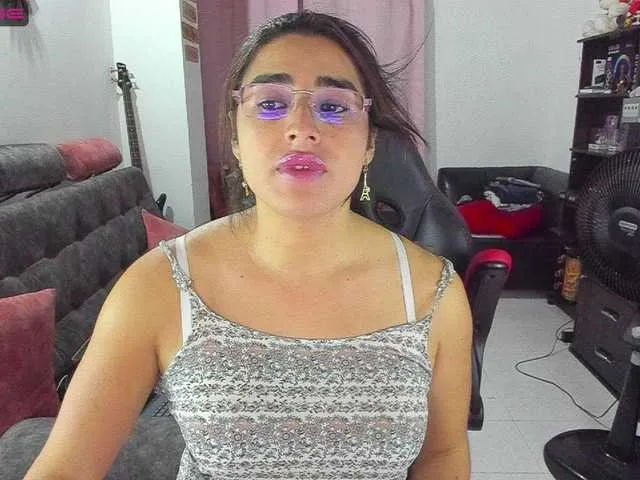 Live sex webcam photo for Me-Khalifa69 #275608936