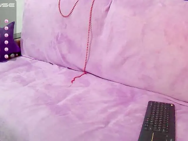 Live sex webcam photo for MeDjessi #271778309