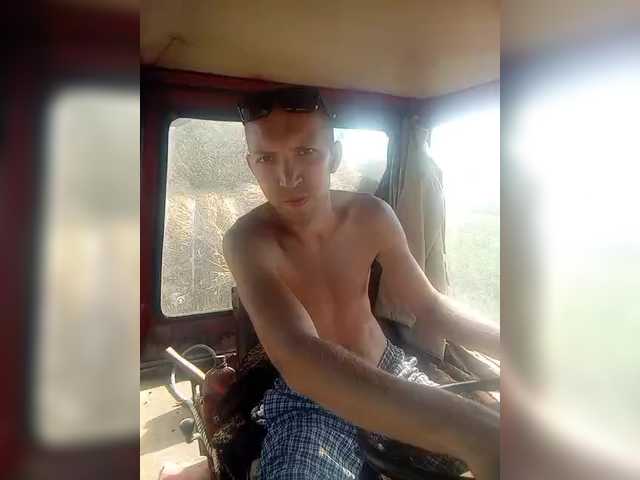 Live sex webcam photo for MeXaNiZaToR96 #278937917