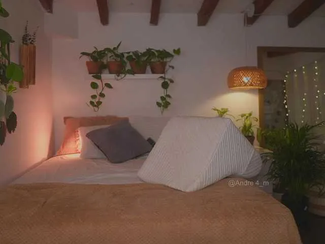 Live sex webcam photo for Meegan #292303373