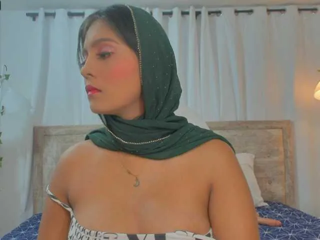 Live sex webcam photo for Meeganfoxx #274353459