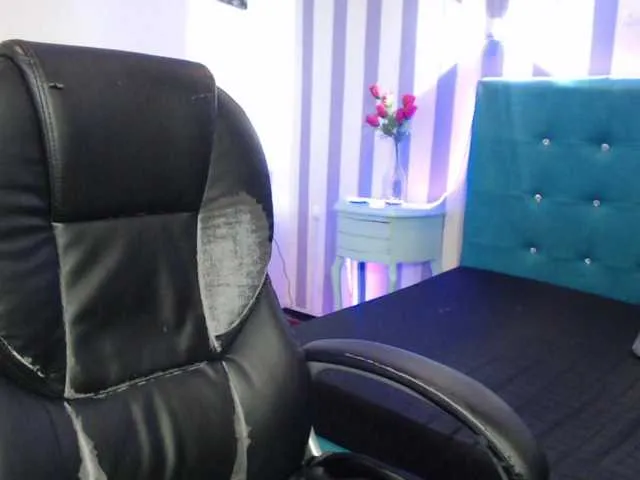 Live sex webcam photo for Megaaan- #275581728