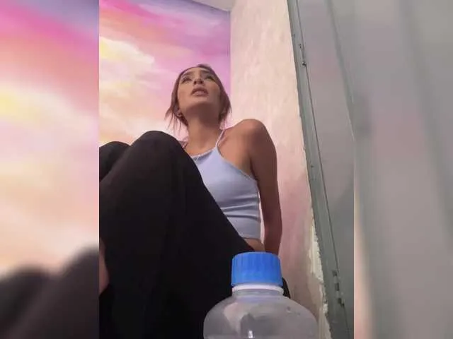 Live sex webcam photo for Megan-Holly #290890613