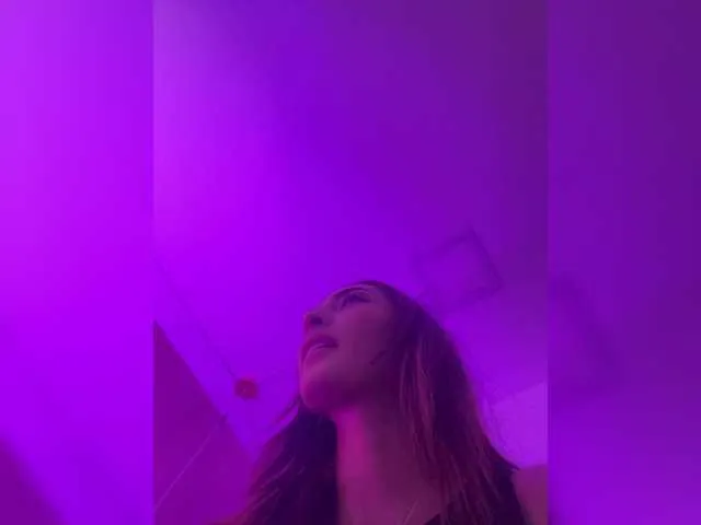 Live sex webcam photo for Megan-Holly #291045681