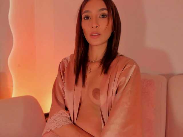 Live sex webcam photo for Megan-Holly #291697462