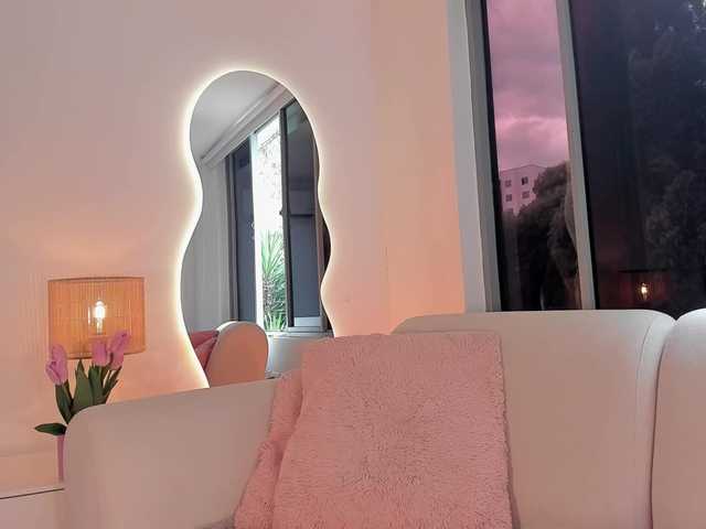 Live sex webcam photo for Megan-Holly #291873842