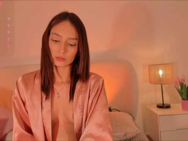 Live sex webcam photo for Megan-Holly #291904595