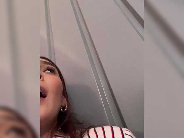 Live sex webcam photo for Megan-Holly #292122911