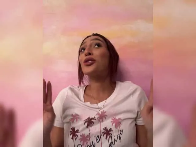 Live sex webcam photo for Megan-Holly #292277404