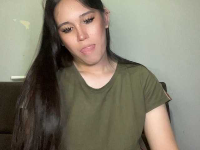 Live sex webcam photo for MeganEmma0 #291012927