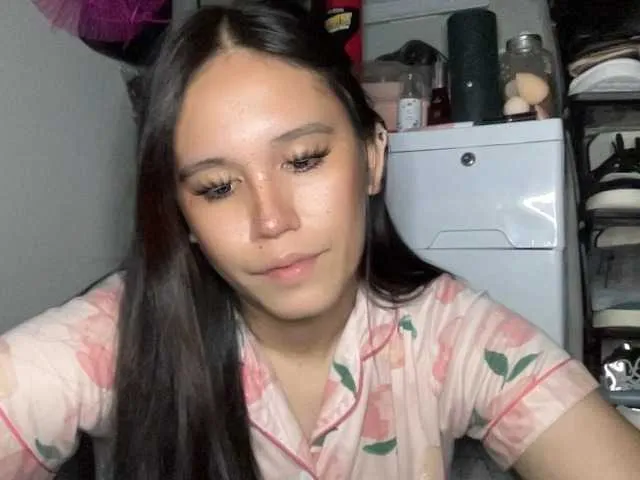 Live sex webcam photo for MeganEmma0 #291499362