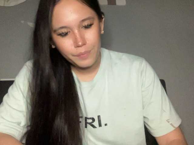 Live sex webcam photo for MeganEmma0 #291540026