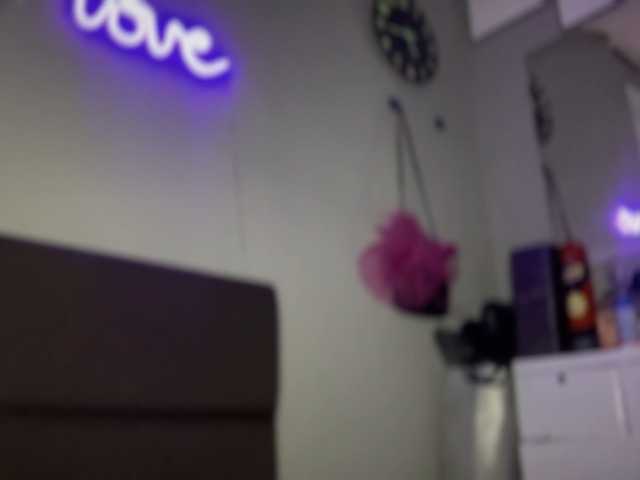 Live sex webcam photo for MeganEmma0 #291691558