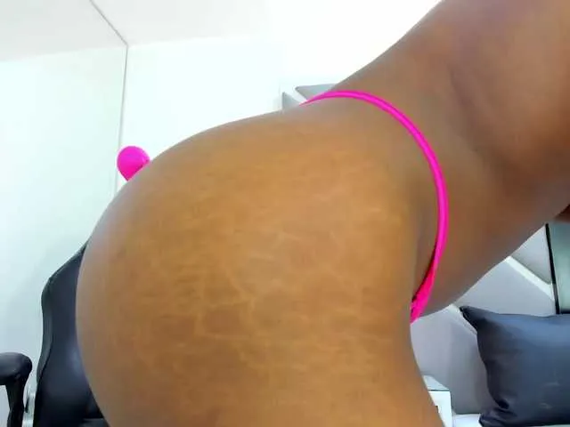 Live sex webcam photo for MeganFashion #276399650