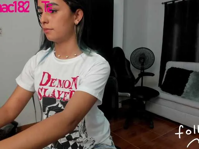 Live sex webcam photo for MeganMclovin1 #272221995