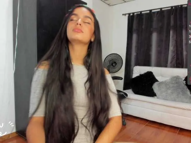 Live sex webcam photo for MeganMclovin1 #272704582