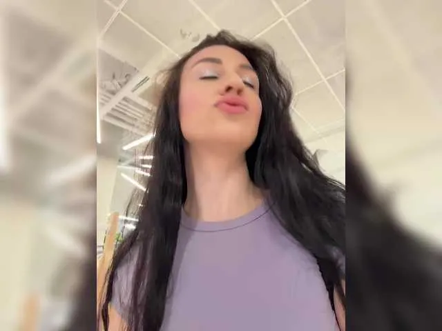 Live sex webcam photo for MeganOrtega #290944496