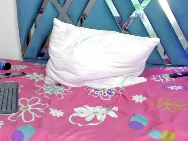 Live sex webcam photo for MeganOryan #276885856