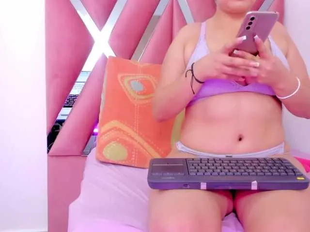 Live sex webcam photo for MeganOryan #276919474