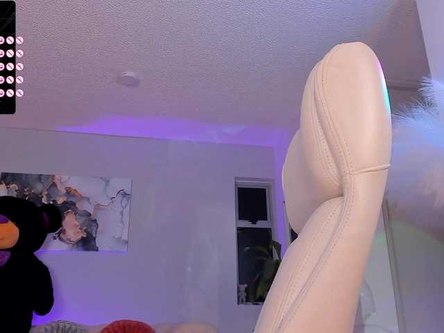 Live sex webcam photo for MeganScott #277385228