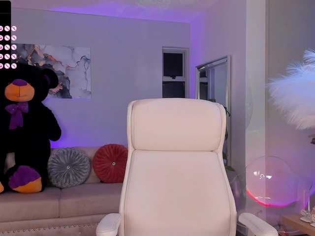 Live sex webcam photo for MeganScott #277404439