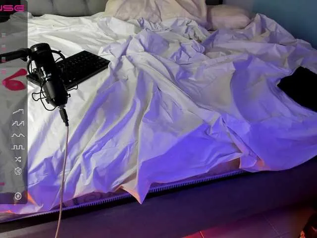Live sex webcam photo for MeganThornee2 #275820405